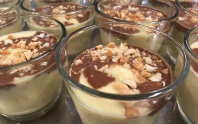 Softice med peanut-chokoladesauce